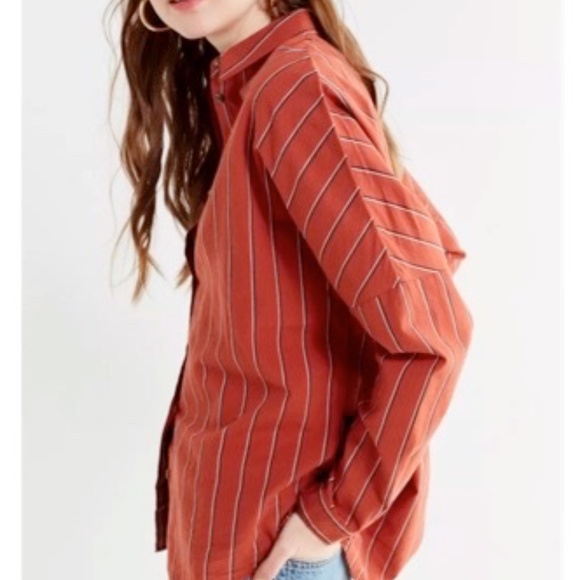 Urban Outfitters - Relaxed-Fit Button-Down Shirt - Picture 2 of 5